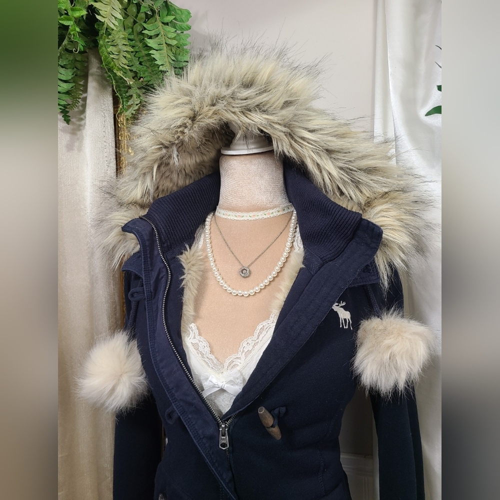 ♡ Y2K ♡ Abercrombie & Fitch Navy Hooded Toggle Pompom Jacket with Faux-Fur Trim - Picture 2 of 12